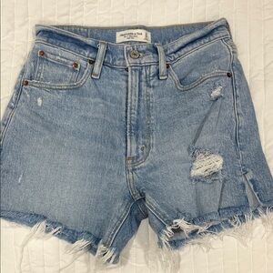 Abercrombie & Fitch Women's the 4” mom short high rise
